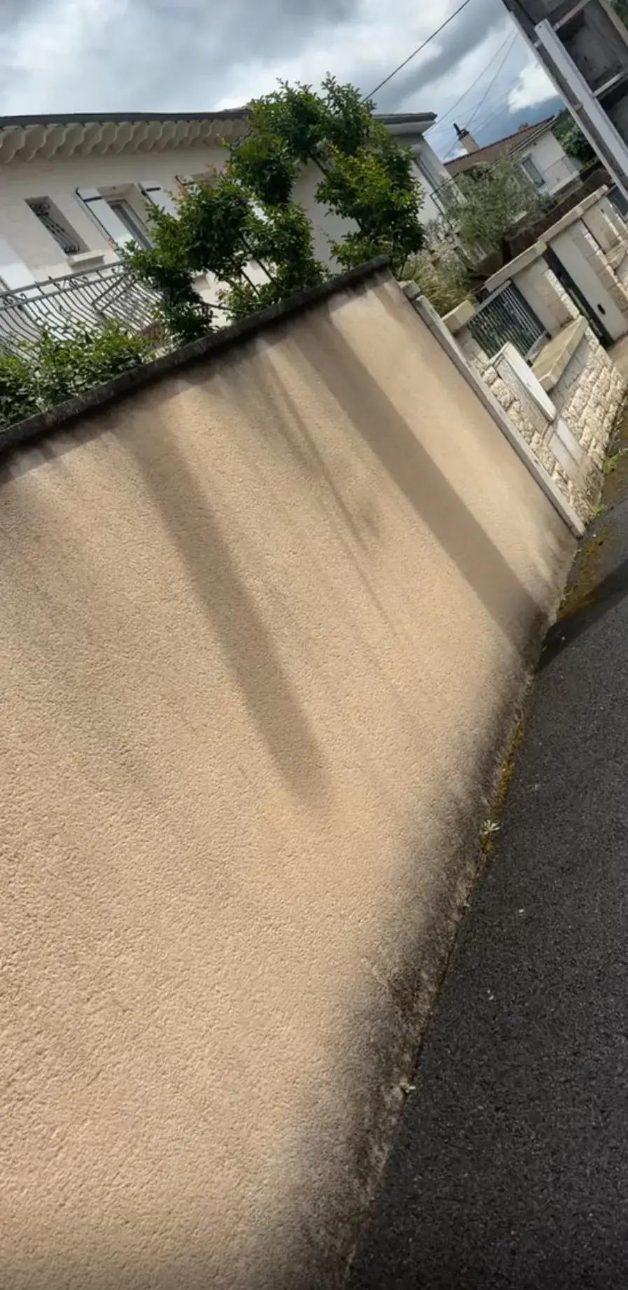 Rénovation par peinture d'une façade en Haute-Loire